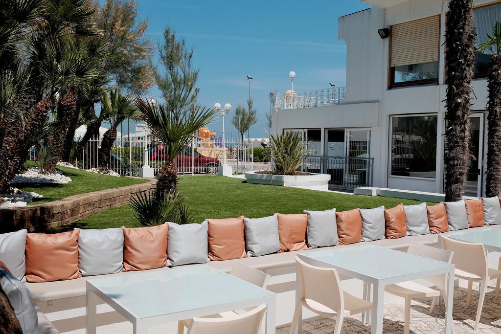 Hotel Continental Senigallia Exterior photo